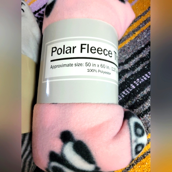 NWT lot of 2 polar fleece throws 50×60 pink/panda bl/wh buffalo plaid - Picture 4 of 5